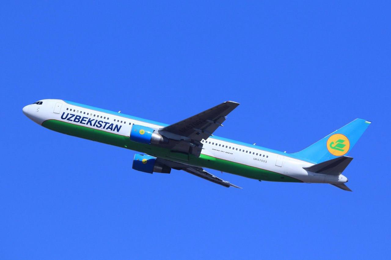 Авиакомпания ташкент. Узбекистан авиакомпания хаво йуллари. Uzbekistan Airways Боинг 757. Boeing 767 Uzbekistan Airways. Airbus a320 Uzbekistan Airways.