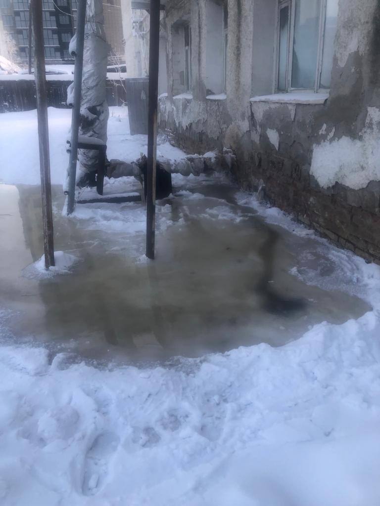 В Якутске в многоквартирном доме лопнули трубы