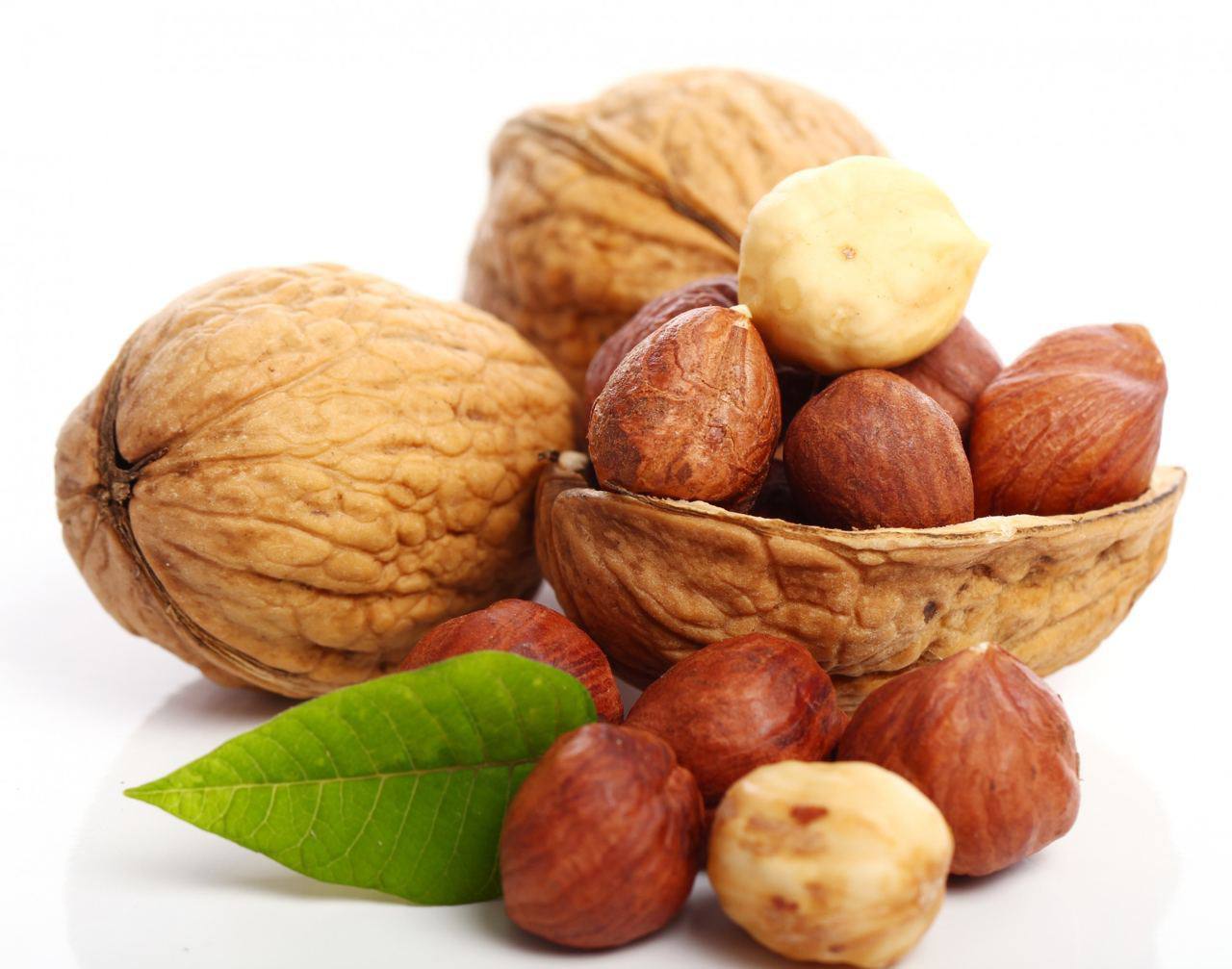 одна штука ореха. орехи 1. фундук 1 орех. бразильский орех (вес-1000 г). грецкий орех 1.