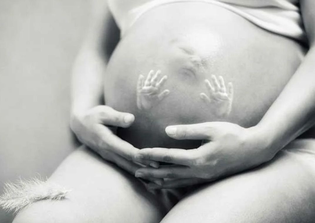 Жизнь перед рождением. Малыш в животике. Малыш в животике у мамы.
