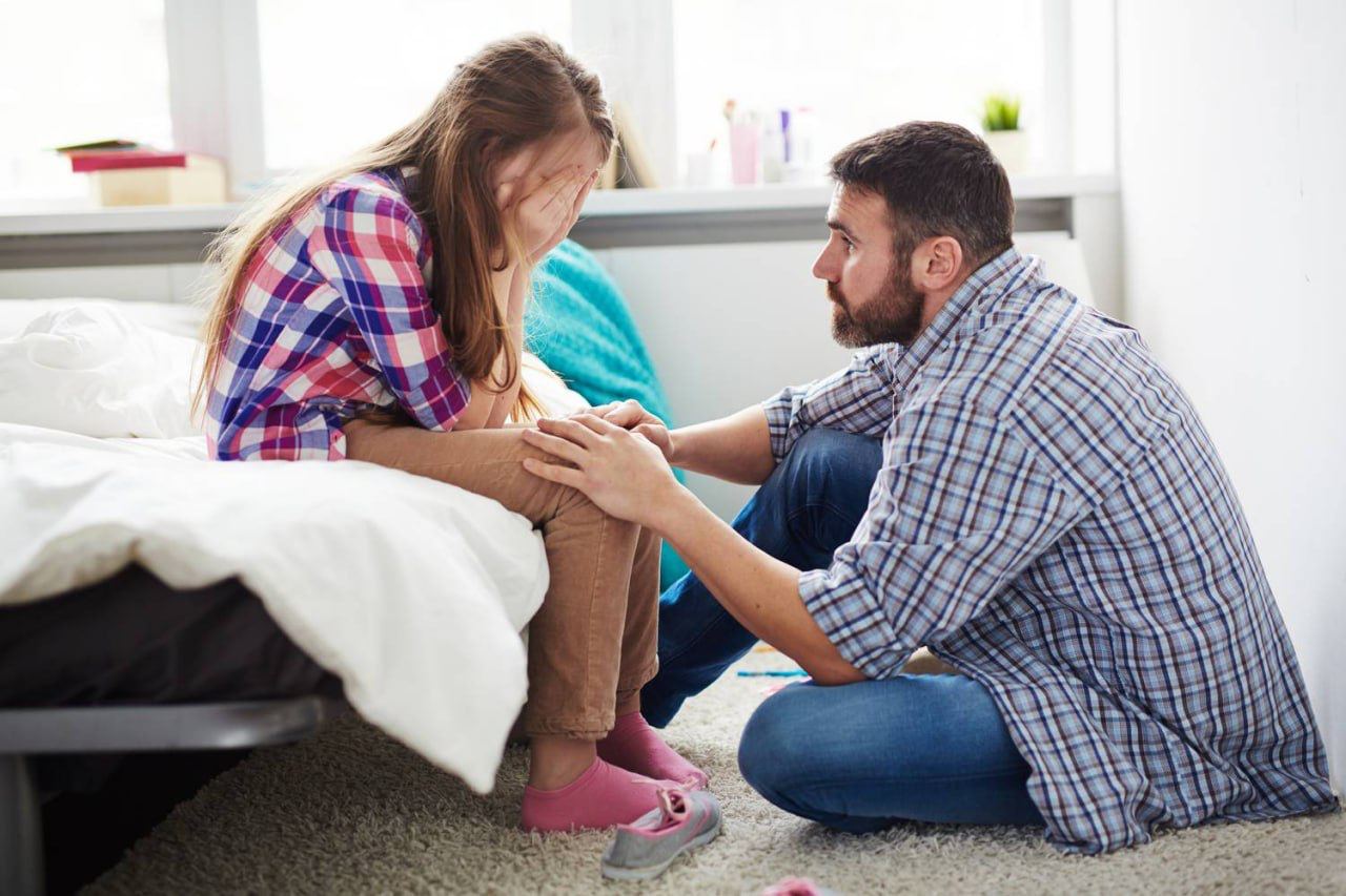 Дети с отчимом. Даю отчиму. Подросток и отчим. Отчим. Отчим и дочь.