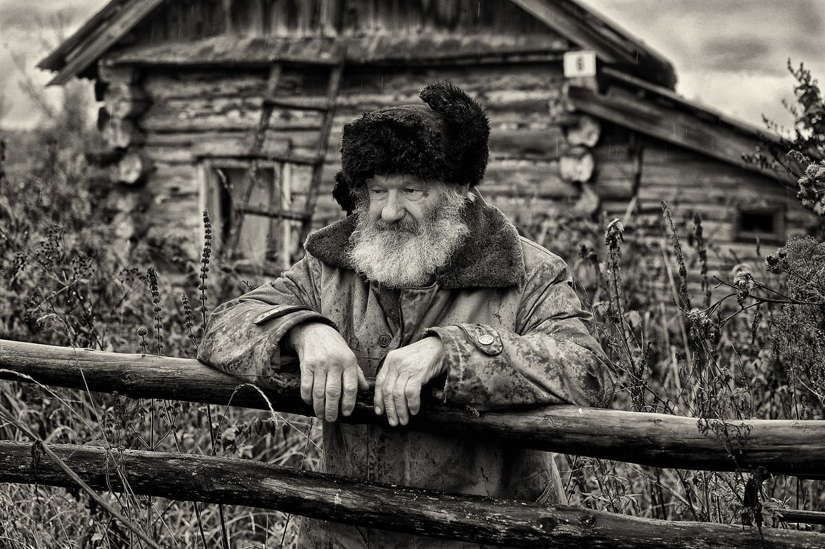 Старый стал что то