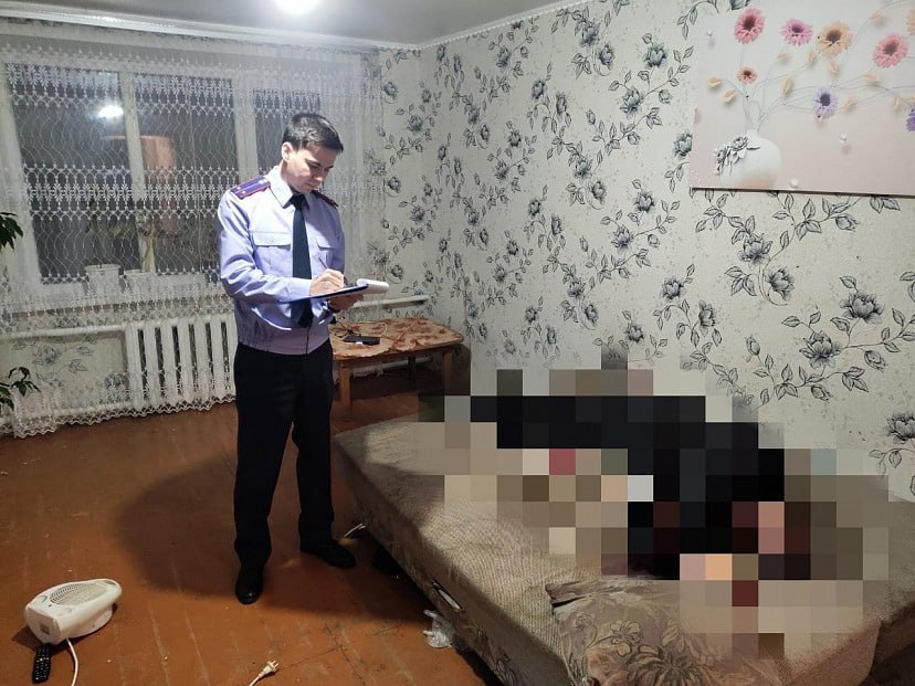 Мужчина умер в квартире. Саратовская область поселок зарезала мужа.
