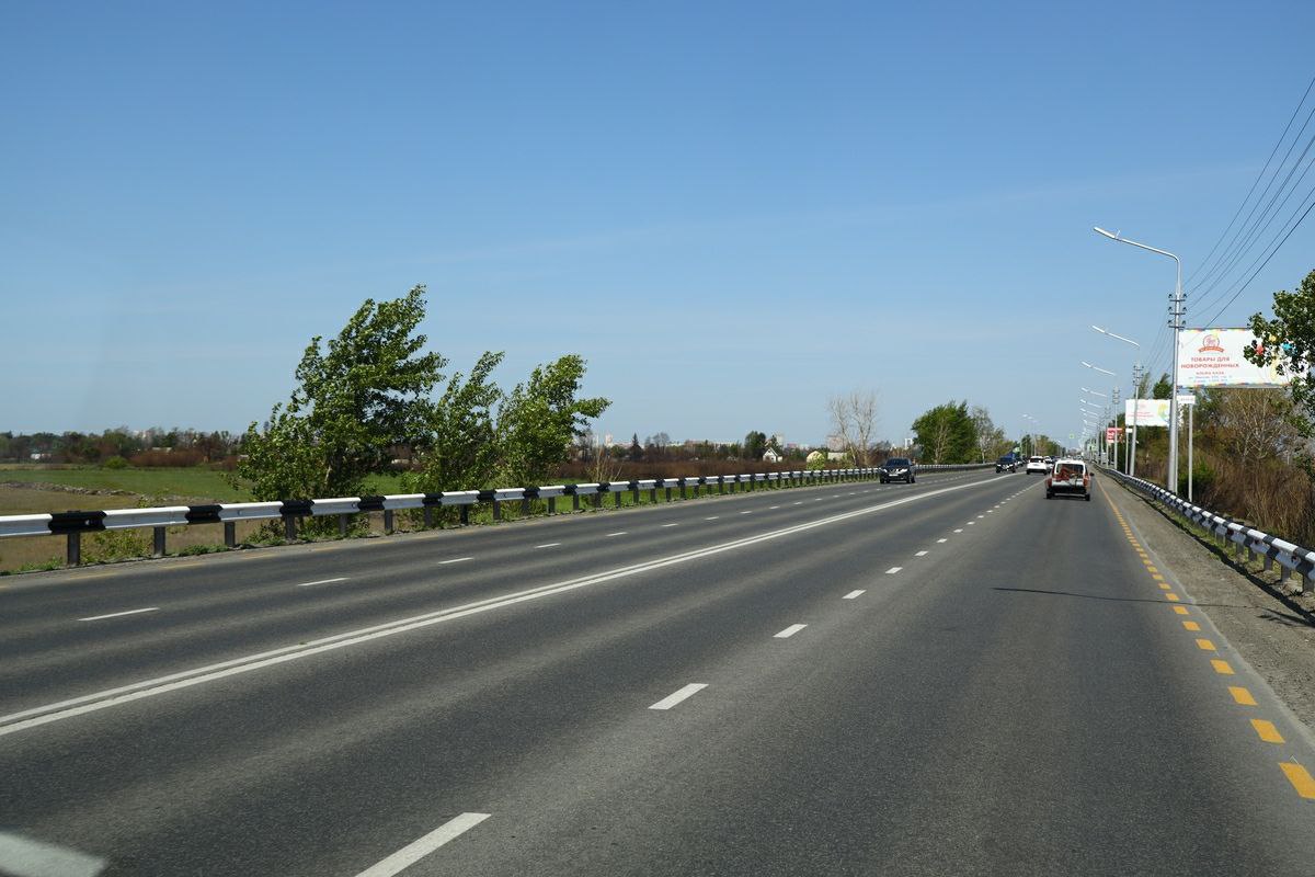 Вдоль шоссе по прямой установили 25. Шоссе тюнина в кургане. шоссе вдоль дороги. деревни вдоль шоссе. курган шоссе тюнина вид сверху.